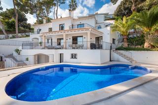 Chalet in Costa d´en Blanes. Villa completamente reformada con vistas al mar en venta en cost