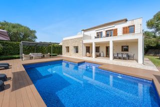 Chalet in Pollença Poble. Villa mediterránea con licencia etv en venta cerca de pollensa,