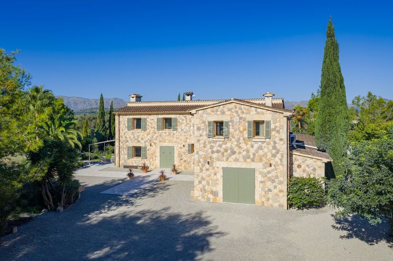 Foto 1123b7f1-0a64-4952-8e05-12915076c78c. Masia amb aparcament piscina a Pollença poble Pollença