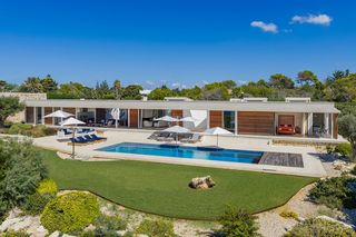 Xalet a Sant Climent-Es Canutells. Villa de última generación en primera línea de playa en venta en