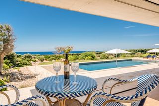 Xalet a Sant Climent-Es Canutells. Villa de última generación en primera línea de playa en venta en