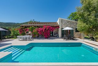 Chalet in Sa Pobla. Villa reformada con piscina climatizada en venta cerca de pollen