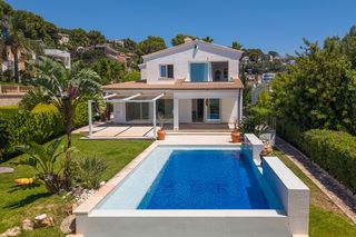 Chalet en Costa d´en Blanes. Elegante villa con vistas al mar en venta en costa den blanes, s