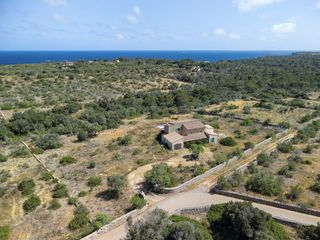 Bauernhof in Santanyí Poble. Finca sin terminar en venta cerca de cala llombards, sureste de