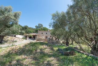 Masia a Pollença Poble. Finca de inversión con vistas a la montaña en venta en pollensa,