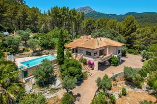Masia a Puigpunyent. Villa de campo con pista de tenis en venta cerca de puigpunyent,