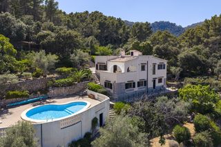 Chalet in Esporles. Finca rural con vistas inigualables en venta cerca de palma, mal
