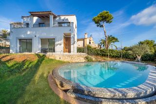 Chalet in El Toro. Villa a estrenar con jardín y piscina en venta en port adriano,