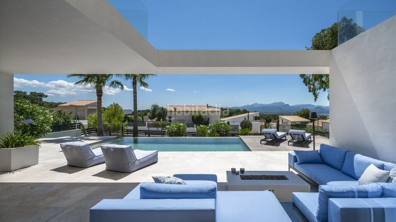 Foto 2b9ab2bd-826d-4d79-9fba-e714f2ef3a2c. Chalet elegante villa costera con vistas al mar en venta en bonaire, al norte de mallorca en Alcúdia