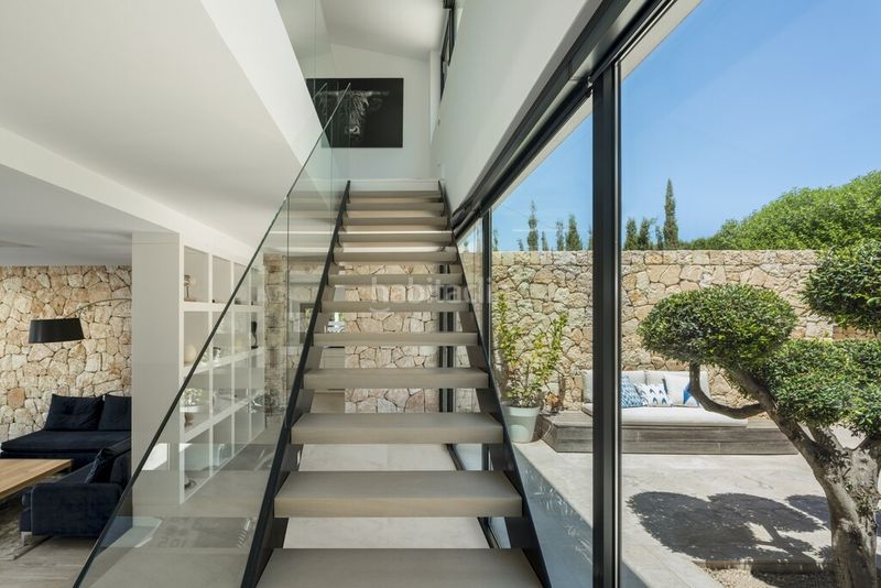 Foto 9f5079e5-491e-4dbd-ac95-c41795f31ad2. Chalet elegante villa costera con vistas al mar en venta en bonaire, al norte de mallorca en Alcúdia