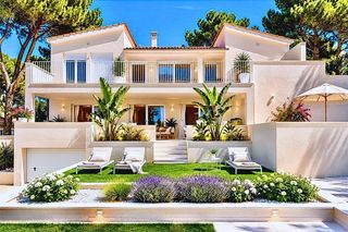 Xalet a S´Arenal. Villa reformada con 3 apartamentos en venta en playa de palma, m