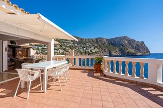 Zweistöckige Wohnung in Port D´Andratx. Ático dúplex en venta en primera línea de mar en puerto de andra