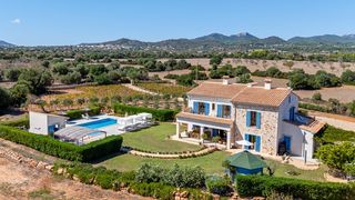 Country house in Portocolom. Finca idílica con viñedo en venta cerca de portocolom, sureste d