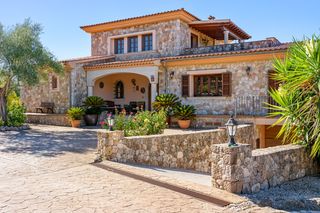 Country house in Alaró. Finca con vistas a las montañas en venta en alaró, centro de mal