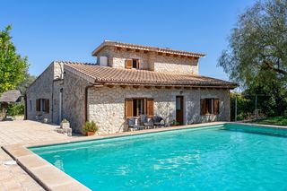 Bauernhof in Lloseta. Finca de piedra con piscina en venta en binissalem, centro de ma