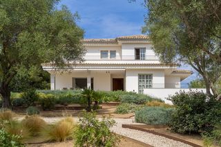 Xalet a Calvià Poble. Villa reformada con vistas a la montaña a la venta en son font,