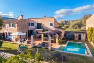 Country house in Santa Eugènia. Casa reformada con piscina y jardín en venta en santa eugènia, m