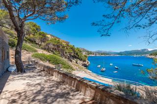 Xalet a Port D´Andratx. Impresionante villa en primera línea de mar con cobertizo para b