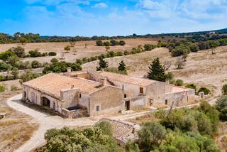 Masia a Algaida. Finca histórica en venta en un gran terreno en algaida, mallorca