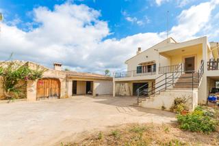 Masia a Santa Coloma de Farners. Finca rústica con fabulosas vistas, en venta en selva, mallorca
