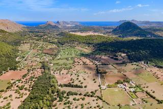Country house in Pollença Poble. Terreno de 95 hectáreas con una finca existente en venta en poll