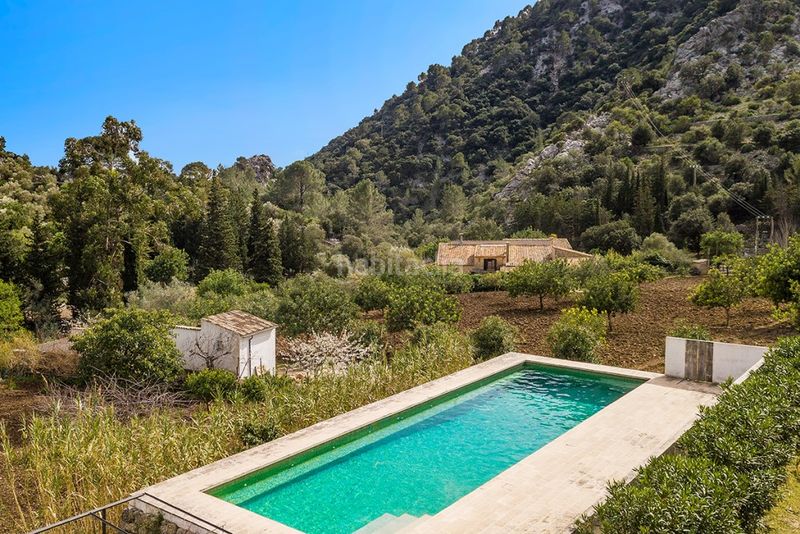 Foto d33af422-aa92-4f26-a418-dcc27cd264b6. Masia amb calefacció aparcament piscina a Escorca