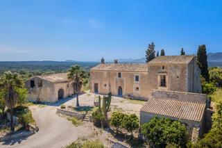 Mas à Llubí. Antigua finca impresionante para reformar a la venta en el centr