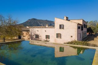 Bauernhof in Llubí. Posesión mallorquina con gran parcela y gran potencial de invers