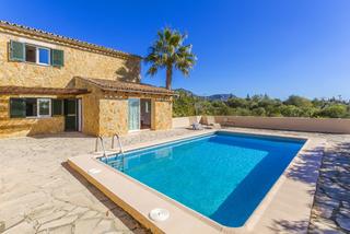 Country house in Llucmajor Interior. Encantadora casa rustica con piscina privada a la venta en llucm