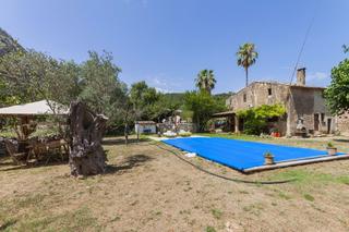 Country house in Pollença Poble. Finca rústica de piedra ideal para reformar en venta cerca de po