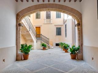 Duplex in Monti-Sion. Lujoso apartamento dúplex en venta en el casco antiguo de palma,