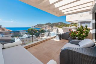 Apartament a Es Camp de Mar. Precioso ático con piscina comunitaria en venta en camp de mar,