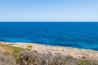 Finca rústica a Cala Murada. Impresionante solar en primera línea en venta con permiso de con