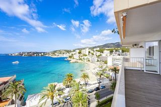Apartament a Cala Major. Apartamento renovado con vistas al mar en venta en cala major, s
