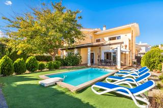Chalet in Bacarés-Manresa-Bonaire. Atractiva villa con licencia vacacional en venta junto al mar en