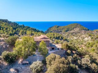 Masia a Calvià Poble. Magnifica finca con vistas al mar en venta en estellencs, mallor