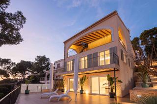 Xalet a Port dAlcdia-Platja dlcdia. Villa frente al mar a la venta en una zona exclusiva de alcudia,