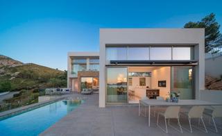 Chalet in Bacarés-Manresa-Bonaire. Moderna villa de nueva construcción con piscina, en venta en bon