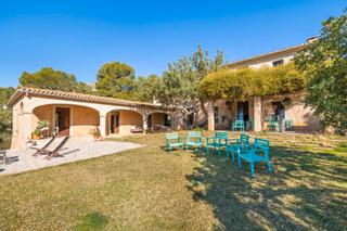 Masia a S´Arracó. Finca en la ladera de una gran parcela con casa de invitados en
