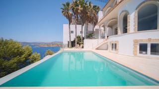 Xalet a El Toro. Villa en primera línea con increíbles vistas al mar en venta en
