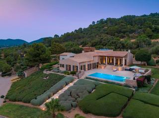 Mas à Sant Llorenç des Cardassar. Finca de lujo con jardines inmaculados en venta en sant llorenç,