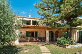 Mas à Llubí. Casa de pueblo con piscina y mucho carácter en venta en llubí, m
