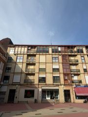 Flat  Plaza de la madera 18. Se vende piso en benavente