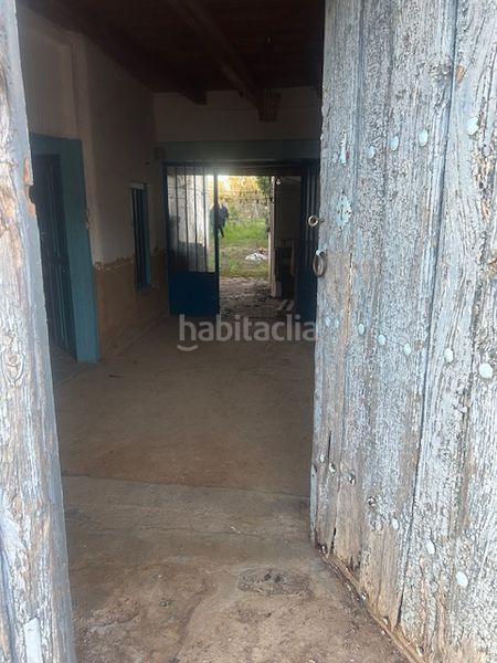 Foto f43bea42-920a-485a-8dcd-e622c66181b1. Casa amb xemeneia a Torre del Valle (La)