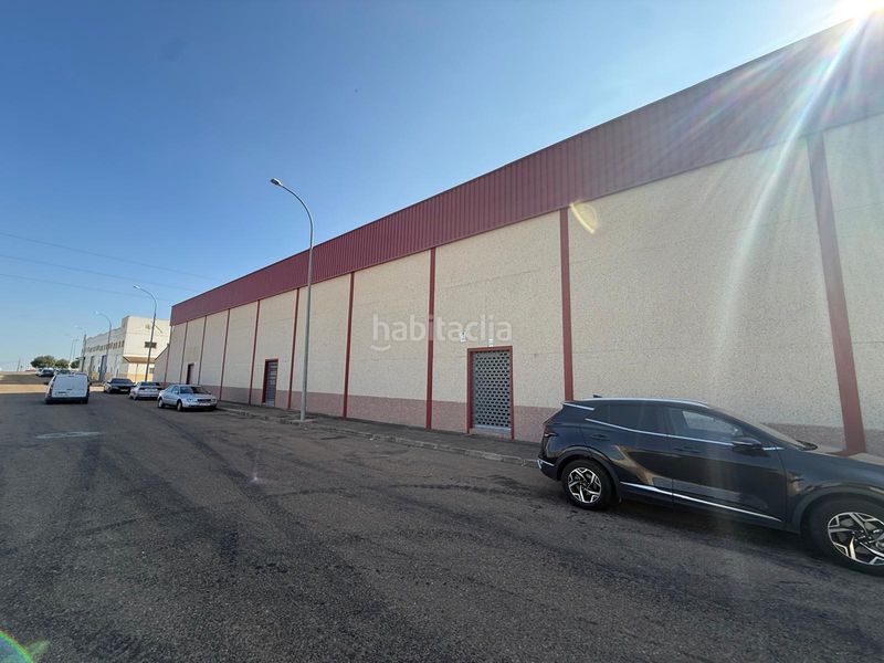 Foto e2e7227f-b6c3-4e9e-b96c-cda1e7440651. Nau industrial a Lobón