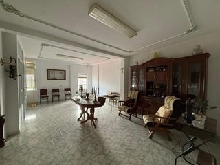 Flat in Villafranca de los Barros. Amplio piso en primera planta con ascensor a escasos metros de l