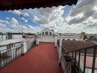 Appartamento in Villafranca de los Barros. Amplio piso en primera planta con ascensor a escasos metros de l