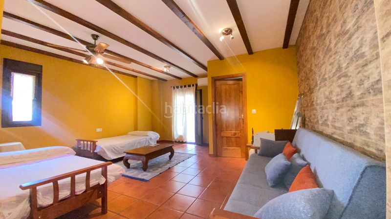 Foto 3ea3e883-6d19-4a6b-a6e7-456ed0aa828e. Casa en plaza padre la calle 5 casa de nueva construccion con acabados en piedra y madera en Torno (El)