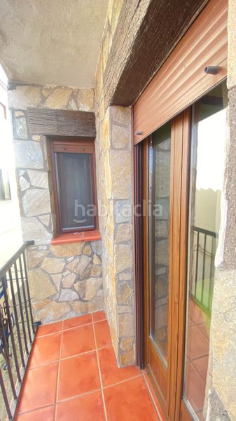 Foto ac157d07-57ba-4413-96af-5f406e24c925. Casa en plaza padre la calle 5 casa de nueva construccion con acabados en piedra y madera en Torno (El)