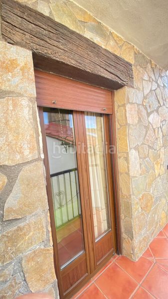 Foto b325793e-7880-4ec5-a0f4-ad39d265902e. Casa en plaza padre la calle 5 casa de nueva construccion con acabados en piedra y madera en Torno (El)